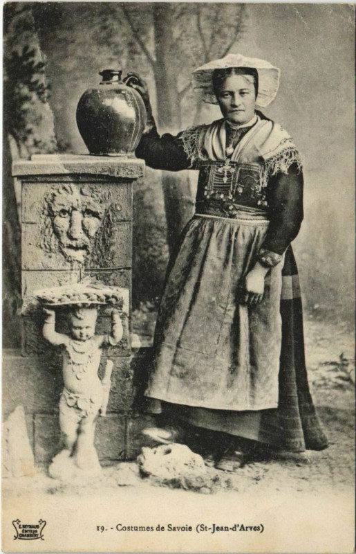 Carte postale ancienne Costumes de Savoie - Saint-Jean-d'Arves - Femme - Type à Saint-Jean-d'Arves
