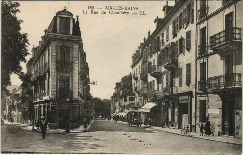 Carte postale ancienne Aix-les-Bains La Rue de Chambery à Aix-les-Bains