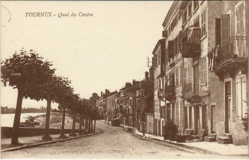 Carte postale ancienne Tournus Quai du Centre France à Tournus