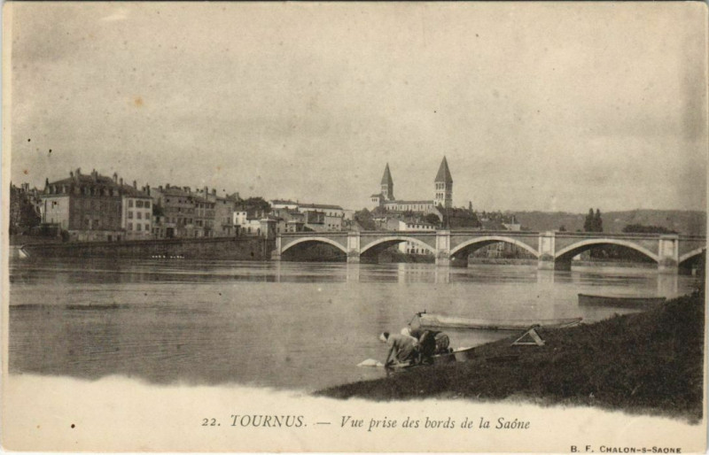 Carte postale ancienne Tournus Vue prise des bords de la Saone France à Tournus