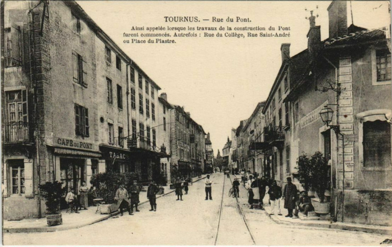 Carte postale ancienne Tournus Rue du Pont France à Tournus