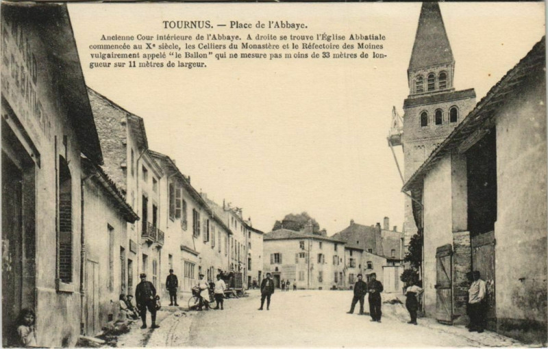 Carte postale ancienne Tournus Place de l'Abbaye France à Tournus