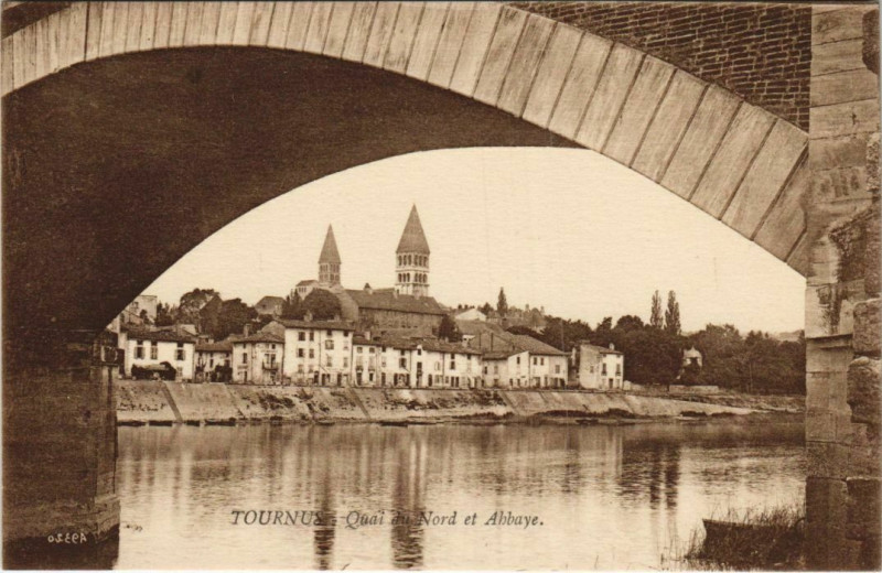 Carte postale ancienne Tournus Quai du Nord et Abbaye France à Tournus