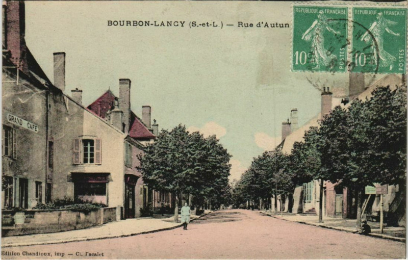 Carte postale ancienne Bourbon-Lancy Rue d'Autun France à Autun