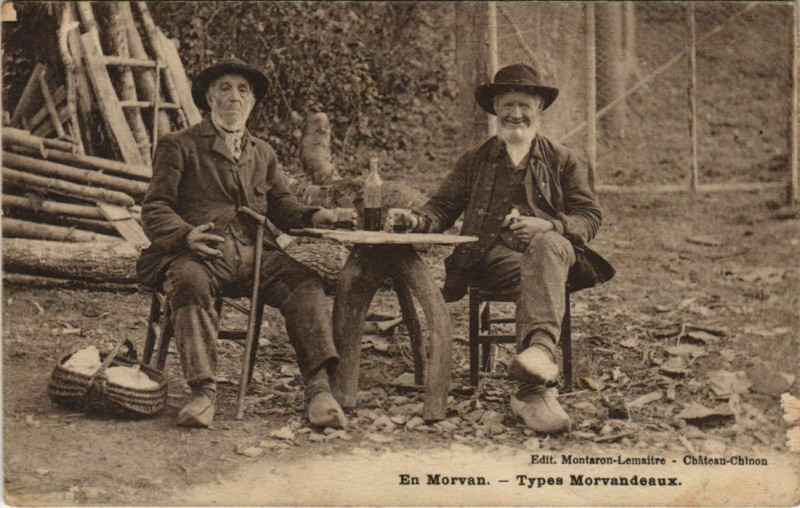 Carte postale ancienne En Morvan Types Morvandeaux France