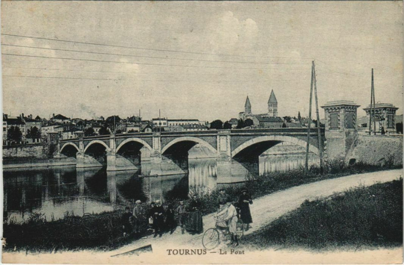 Carte postale ancienne Tournus Le Pont France à Tournus