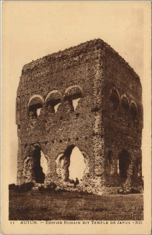 Carte postale ancienne Autun Edifice Romain dit temple de Janus France à Autun