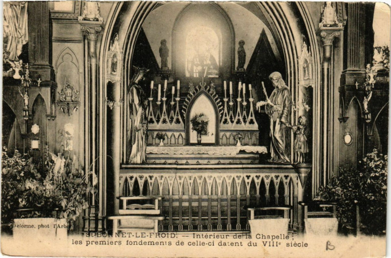 Carte postale ancienne Saint-Bonnet-le-Froid - Intérieur de la Chapelle à Saint-Bonnet-le-Froid