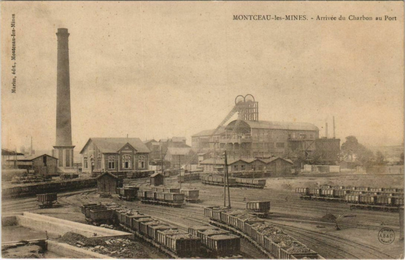 Carte postale ancienne Montceau les Mines Arrivee du Charbon au Port France à Mont
