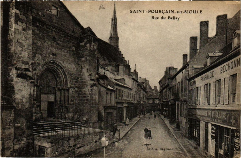 Carte postale ancienne Saint-Pourcain-sur-Sioule Rue du Bellay à Saint-Pourçain-sur-Sioule