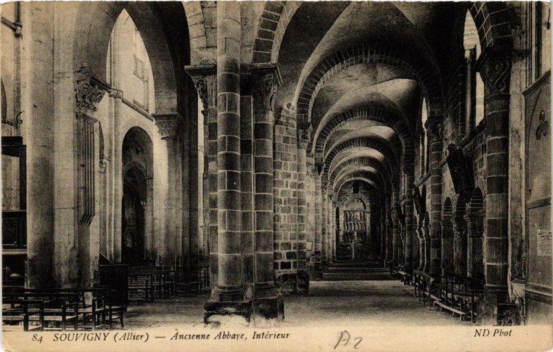Carte postale ancienne Souvigny Ancienne Abbaye Interieur à Souvigny