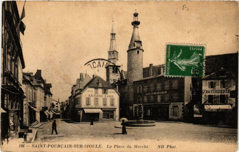 Carte postale ancienne Saint-Pourcain-sur-Sioule La Place du Marché à Saint-Pourçain-sur-Sioule