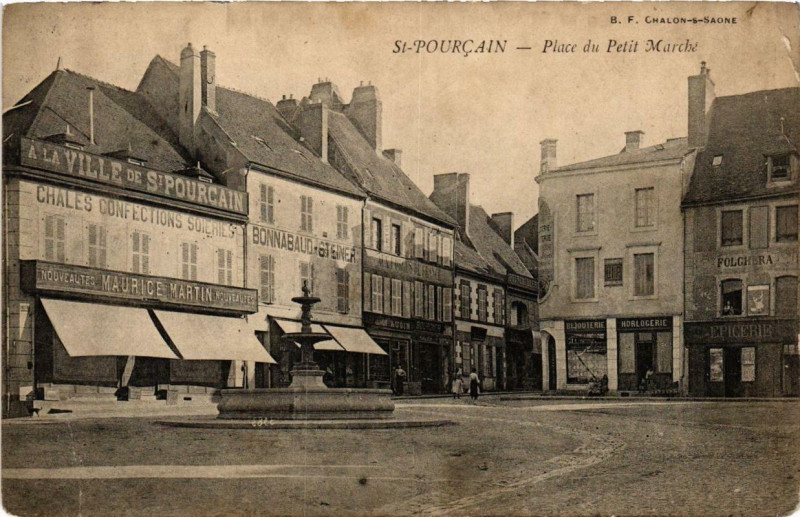 Carte postale ancienne Saint-Pourcain Place du Petit Marché