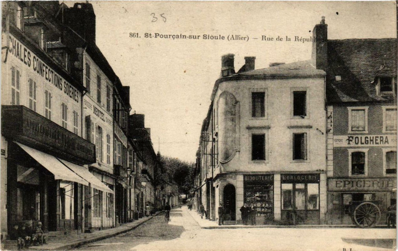 Carte postale ancienne Saint-Pourcain-sur-Sioule Rue de la Republique à Saint-Pourçain-sur-Sioule