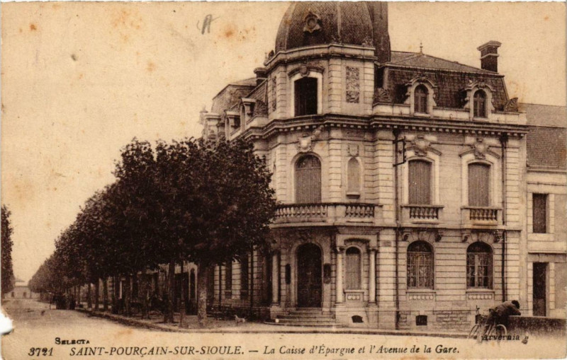 Carte postale ancienne Saint-Pourcain-sur-Sioule La Caisse d'Epargne à Saint-Pourçain-sur-Sioule