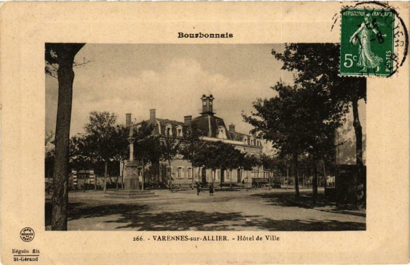 Carte postale ancienne Varennes-sur-Allier Hotel de Ville à Varennes-sur-Allier