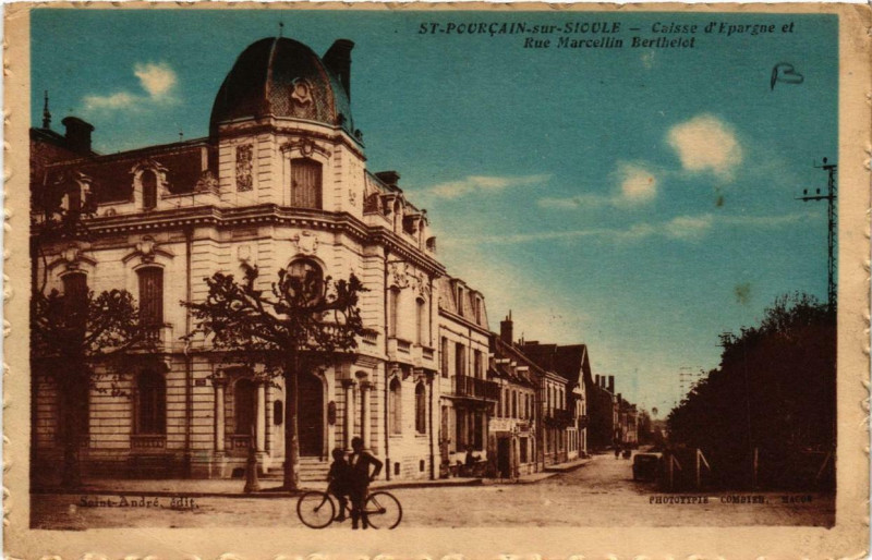 Carte postale ancienne Saint-Pourcain-sur-Sioule Caisse d'Epargne et Rue Marcellin Berthelot à Saint-Pourçain-sur-Sioule