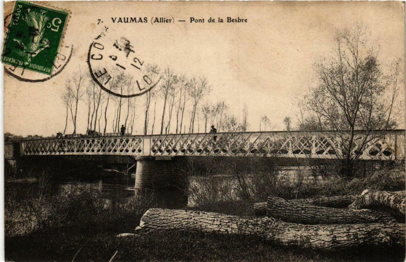 Carte postale ancienne Vaumas Pont de la Besbre à Vaumas