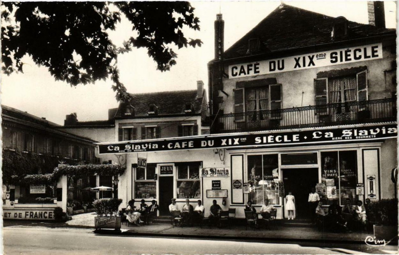 Carte postale ancienne Saint-Pourcain-sur-Sioule Café à Saint-Pourçain-sur-Sioule