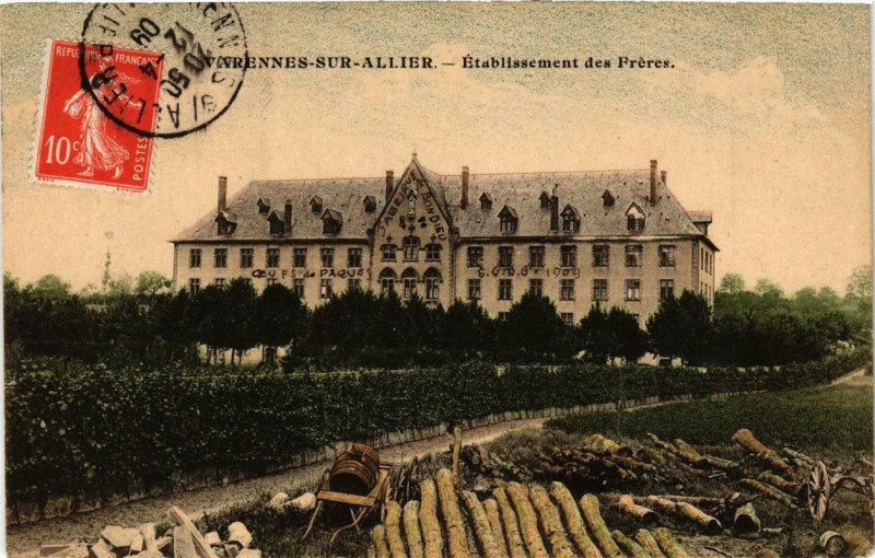 Carte postale ancienne Varennes-sur-Allier Etabl. des Freres à Varennes-sur-Allier