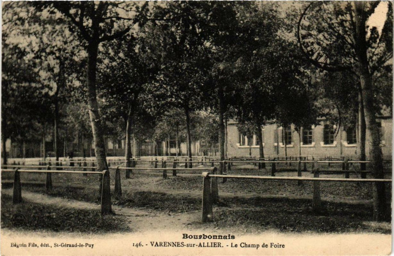 Carte postale ancienne Varennes-sur-Allier Le Champ de Foire à Varennes-sur-Allier