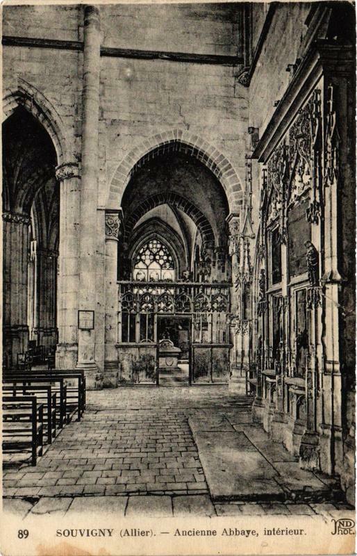 Carte postale ancienne Souvigny Ancienne Abbaye interieur à Souvigny