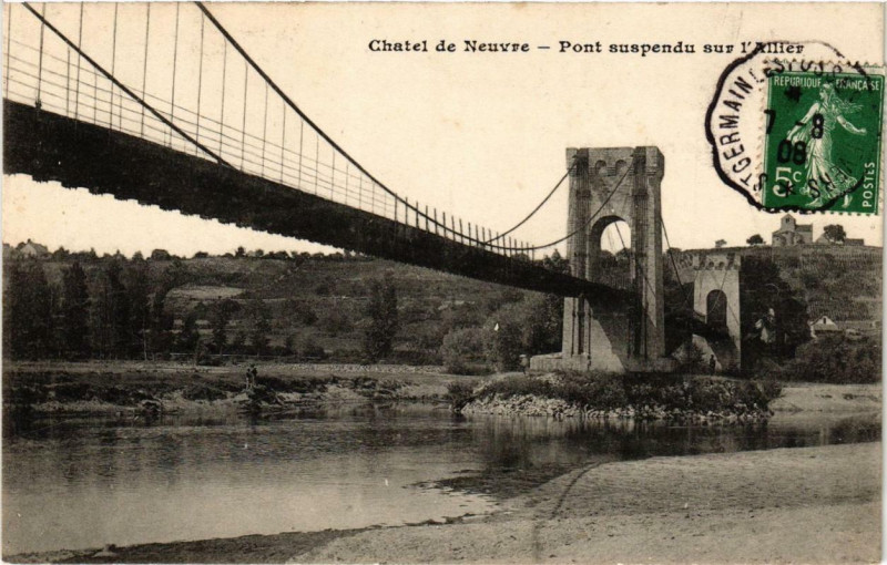 Carte postale ancienne Chatel de Neuvre Pont suspendu sur l'Allier