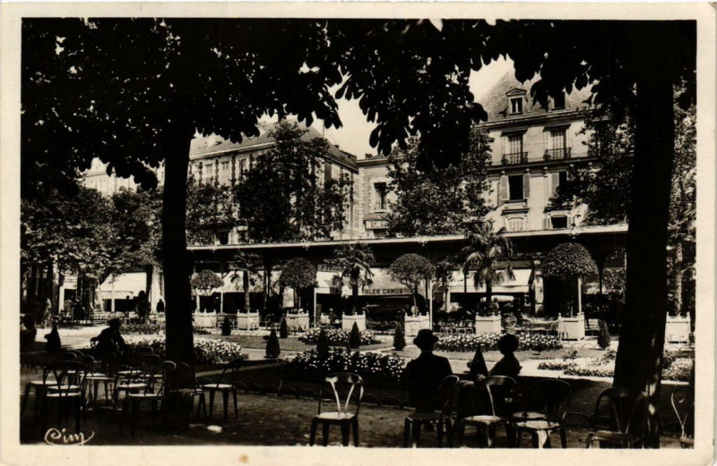 Carte postale ancienne Vichy Galerie couverte à Vichy