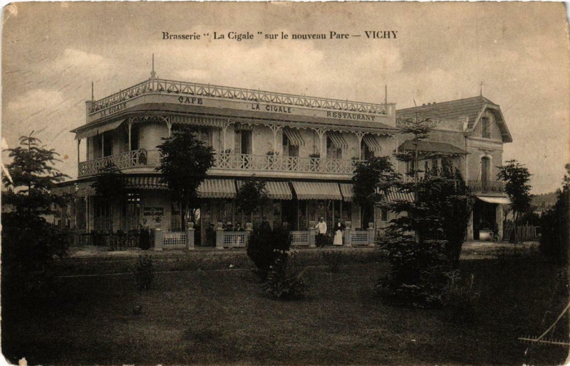Carte postale ancienne Vichy Brasserie La Cigale sur le nouveau Parc à Vichy