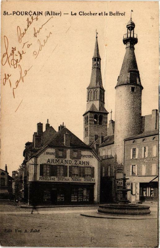 Carte postale ancienne Saint-Pourcain Le Clocher et le Beffroi