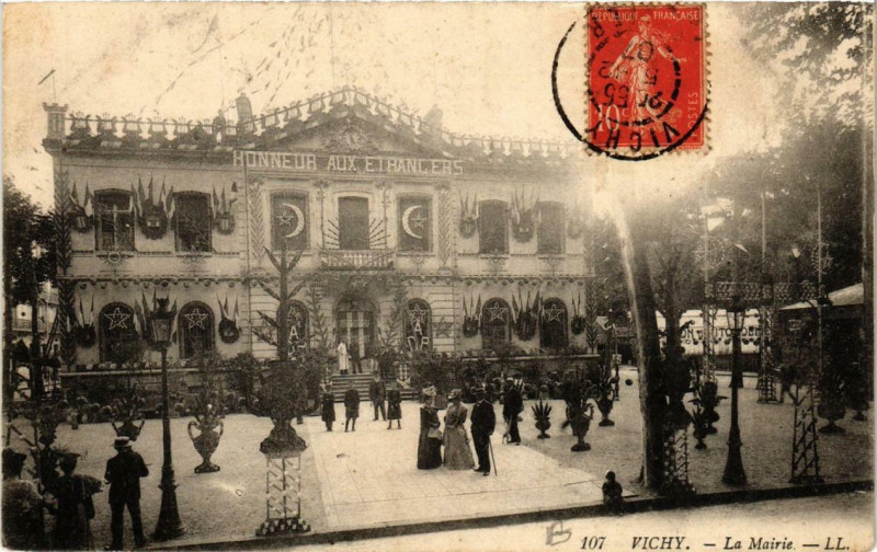 Carte postale ancienne Vichy La Mairie à Vichy