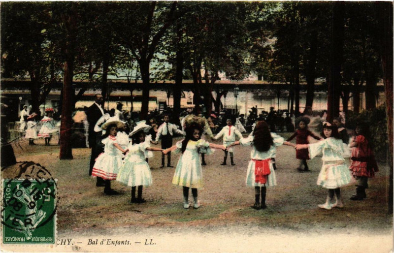 Carte postale ancienne Vichy Bal d'Enfants à Vichy