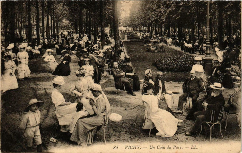 Carte postale ancienne Vichy Un Coin du Parc à Vichy