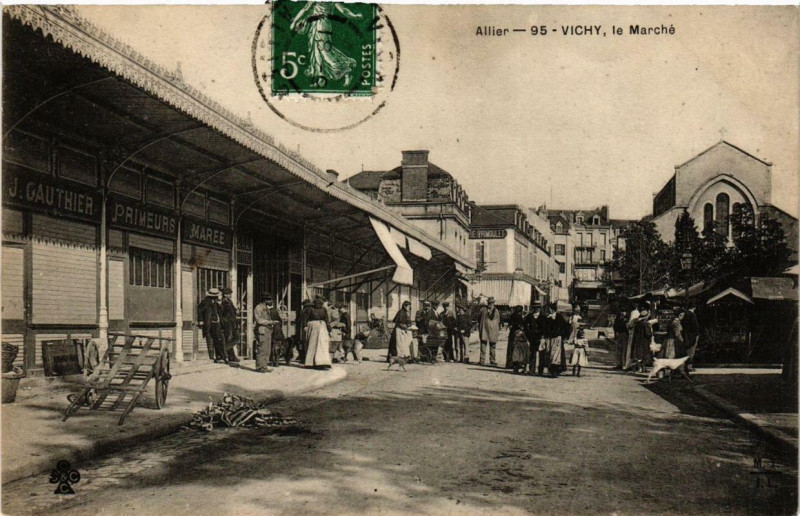 Carte postale ancienne Vichy Le Marché à Vichy