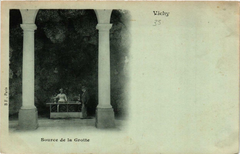 Carte postale ancienne Vichy Source de la Grotte à Vichy