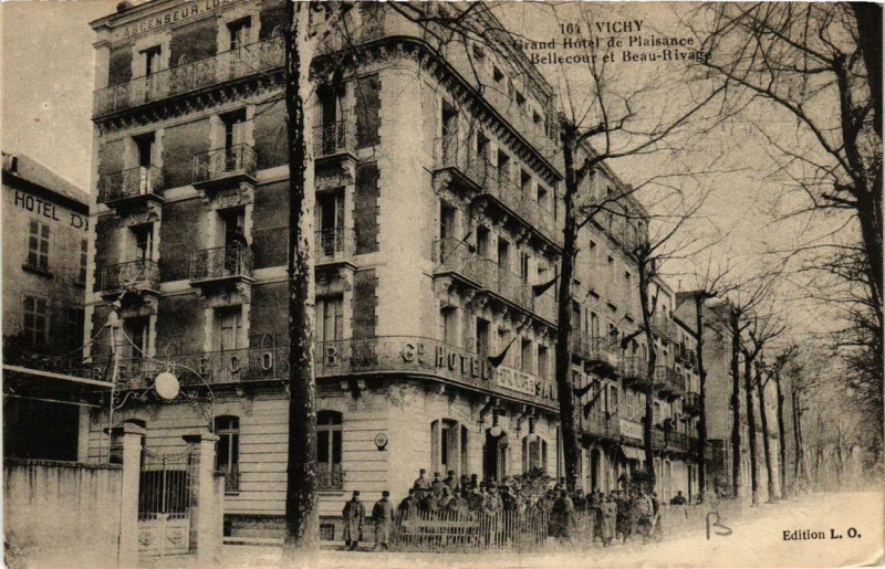 Carte postale ancienne Vichy Grand Hotel de Plaisance Bellecour et Beau-Rivage à Vichy