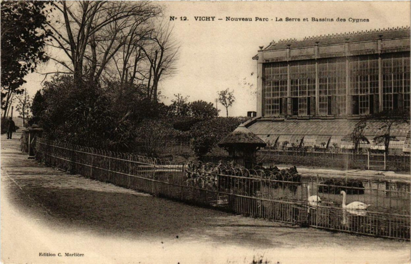 Carte postale ancienne Vichy Nouveau Parc La Serre et Bassins des Cygnes à Vichy