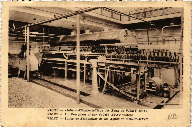Carte postale ancienne Vichy Ateliers d'Embouteillage des Eaux de Vichy à Vichy