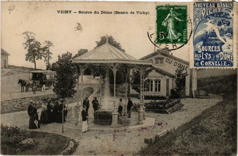 Carte postale ancienne Vichy Source du Dome à Vichy