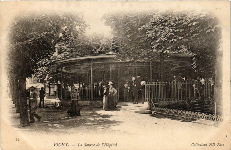 Carte postale ancienne Vichy La Source de l'Hopital à Vichy