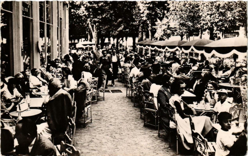 Carte postale ancienne Vichy Le Café de la Restauration à Vichy