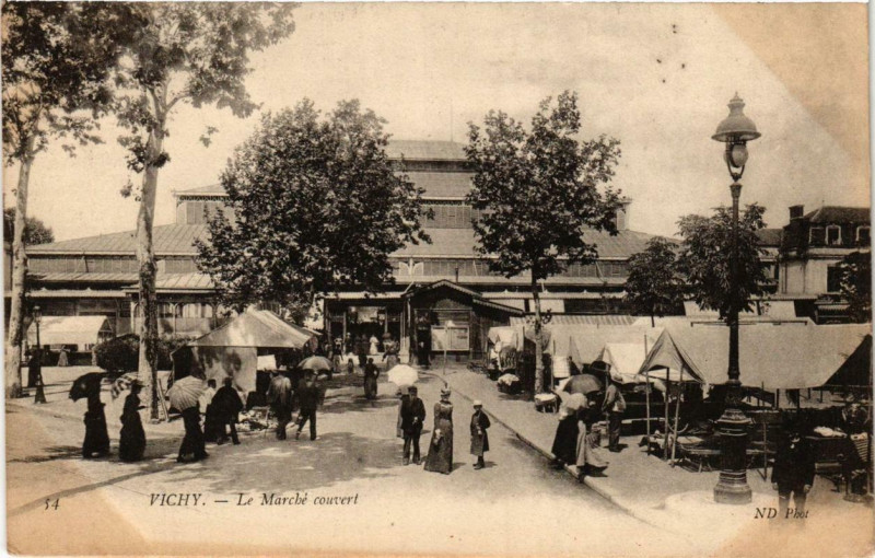 Carte postale ancienne Vichy Le Marché couvert à Vichy