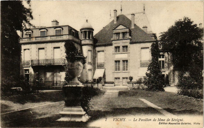 Carte postale ancienne Vichy Le Pavillon de Mme de Sévigné à Vichy