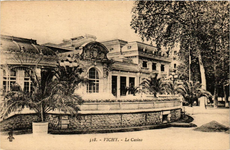 Carte postale ancienne Vichy Le Casino à Vichy