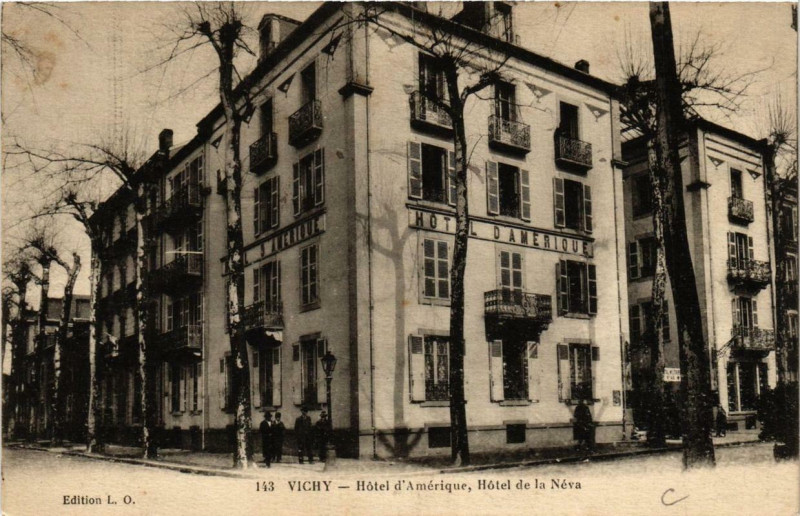 Carte postale ancienne Vichy Hotel d'Amerique Hotel de la Néva à Vichy