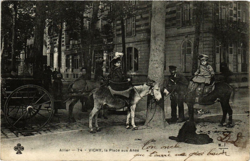 Carte postale ancienne Vichy La Place aux Anes à Vichy