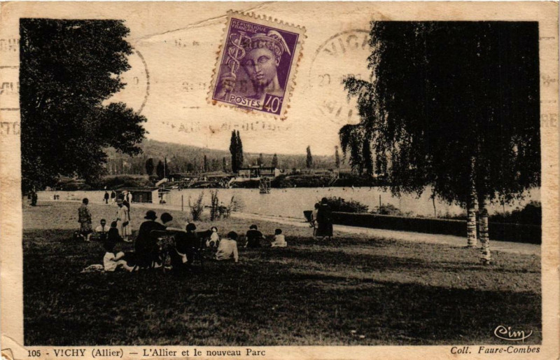 Carte postale ancienne Vichy l'Allier et le nouveau Parc à Vichy