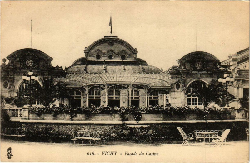 Carte postale ancienne Vichy Facade du Casino à Vichy