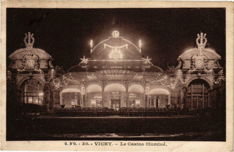 Carte postale ancienne Vichy Le Casino illuminé à Vichy