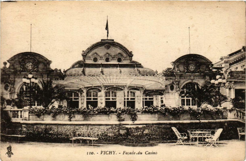 Carte postale ancienne Vichy Facade du Casino à Vichy